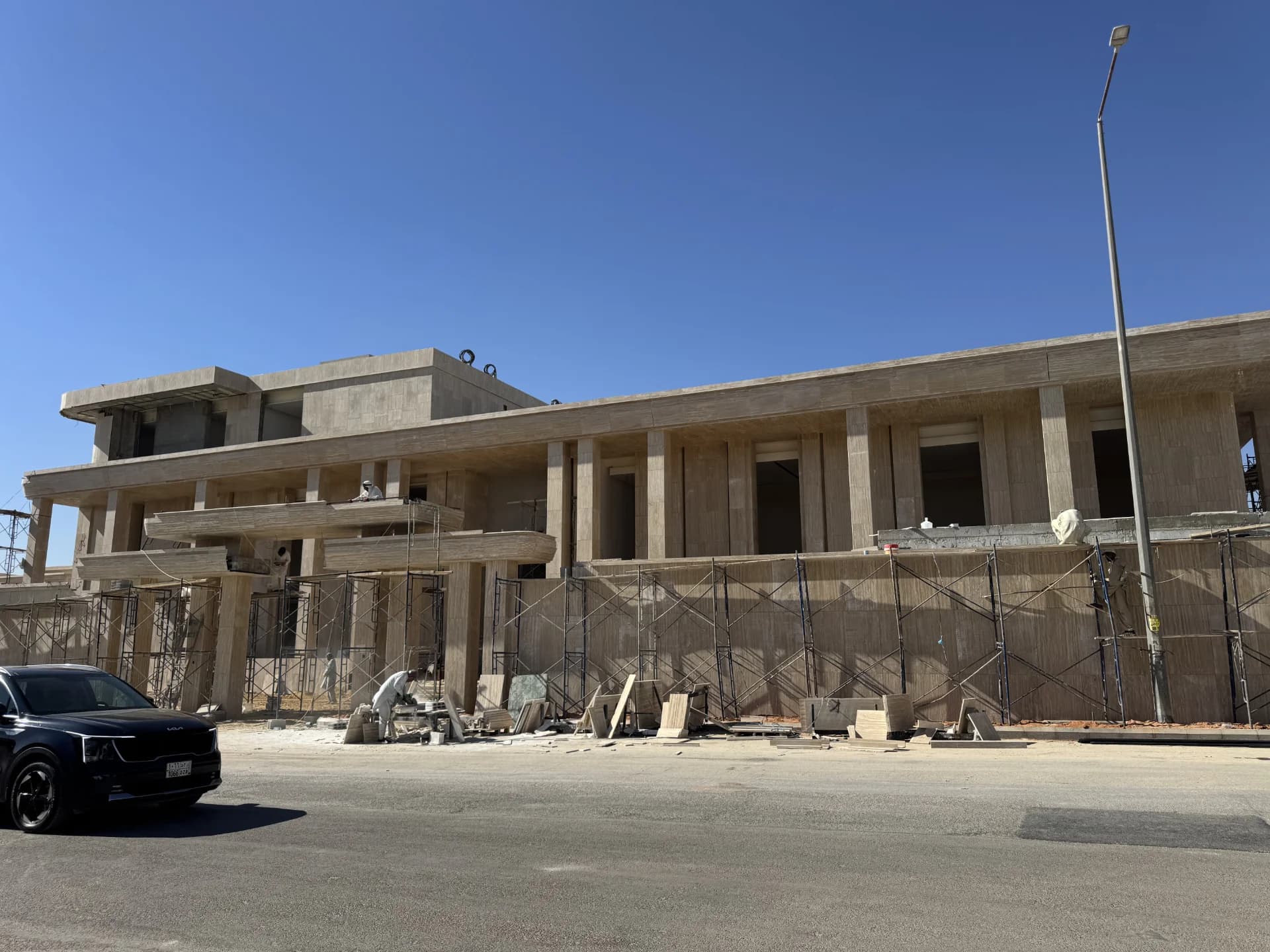توريد وتركيب واجهات الرخام والحجر للمشاريع التجارية في الرياض - باجكو